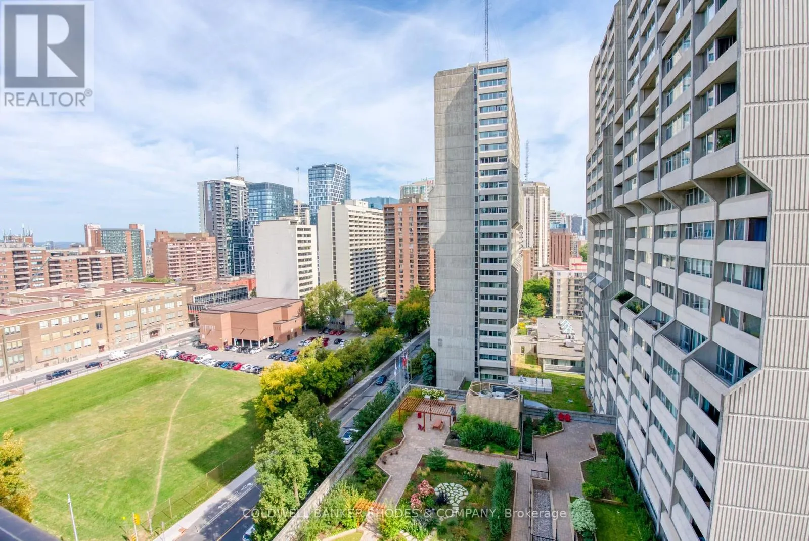 1105 - 556 LAURIER AVENUE W