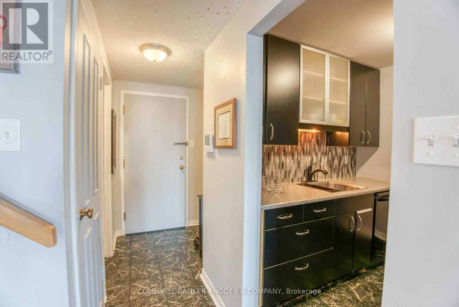 1105 - 556 LAURIER AVENUE W