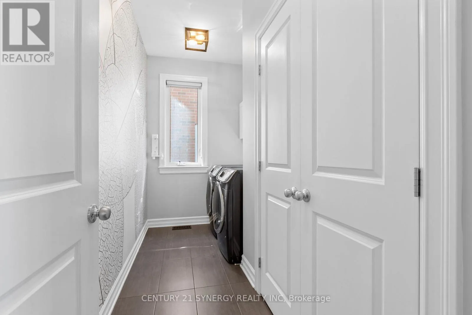 579 BAIE-DES-CASTORS STREET