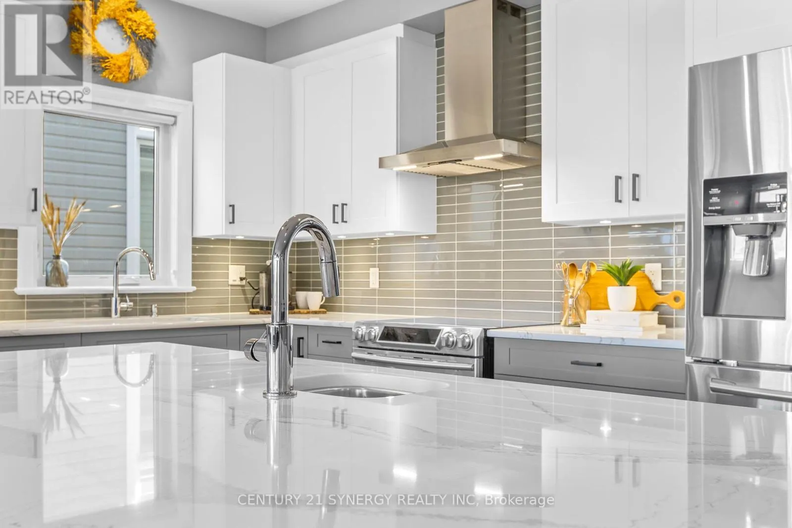 579 BAIE-DES-CASTORS STREET