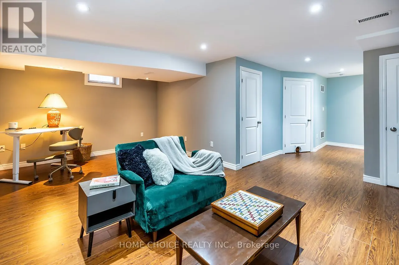 912 BROADWAY BOULEVARD