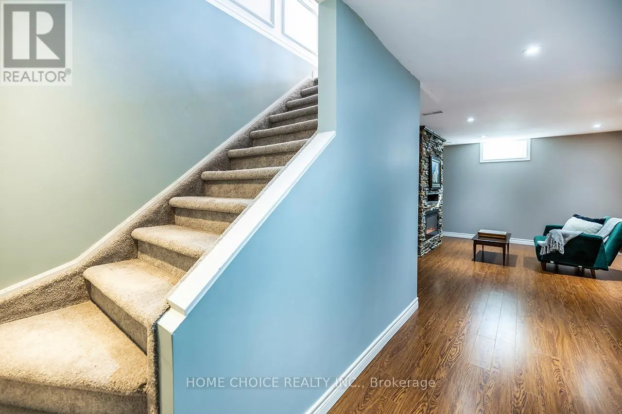 912 BROADWAY BOULEVARD