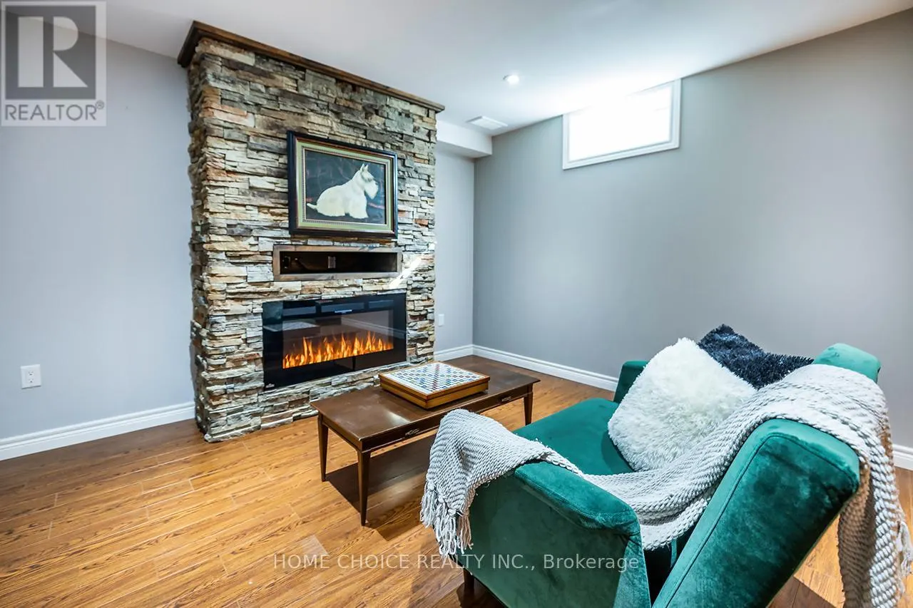 912 BROADWAY BOULEVARD