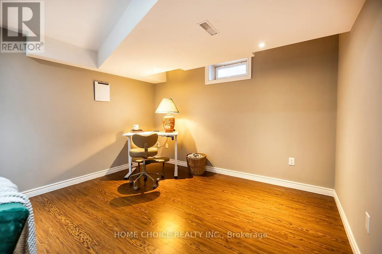 912 BROADWAY BOULEVARD