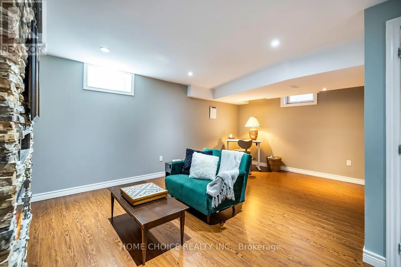 912 BROADWAY BOULEVARD