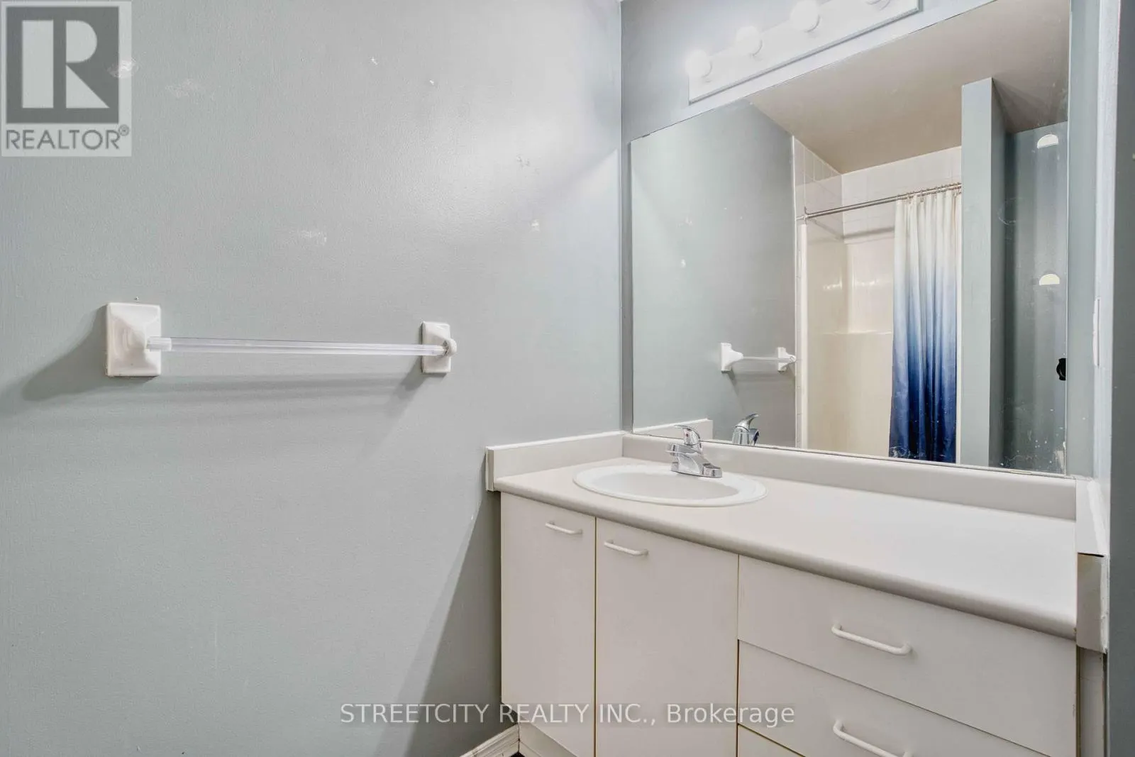 710 - 30 CHAPMAN COURT, #710