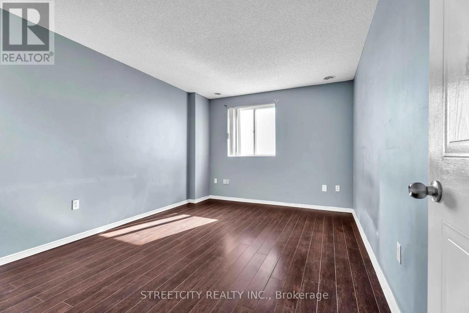 710 - 30 CHAPMAN COURT, #710