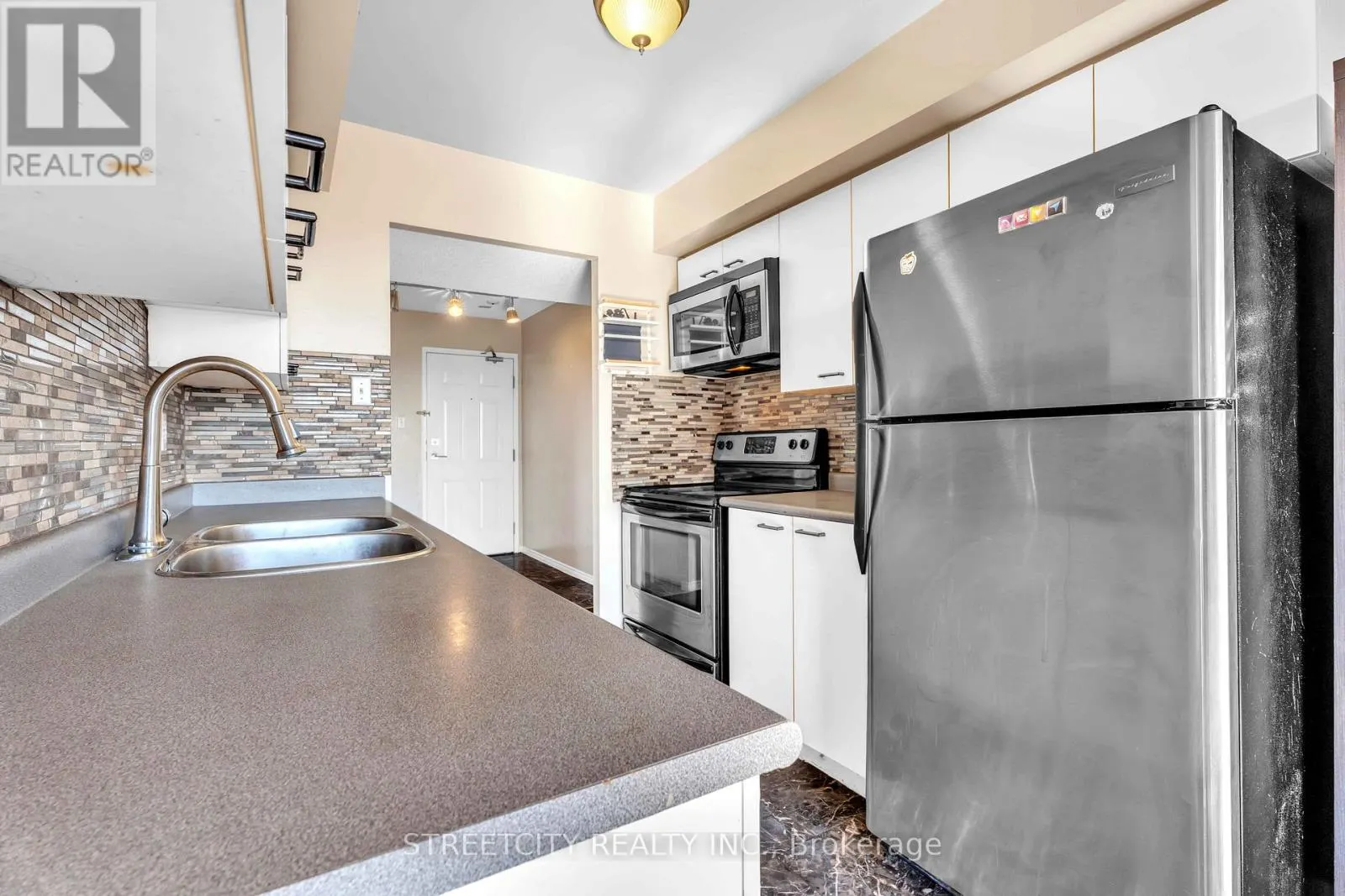 710 - 30 CHAPMAN COURT, #710