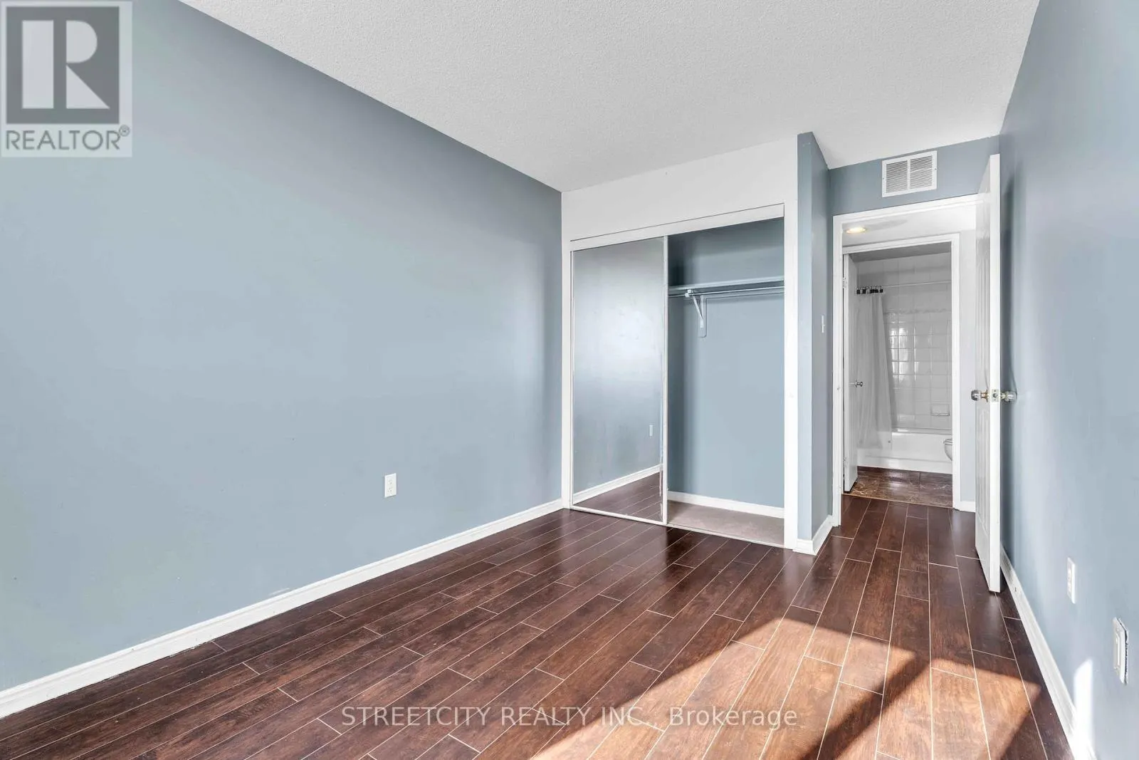 710 - 30 CHAPMAN COURT, #710