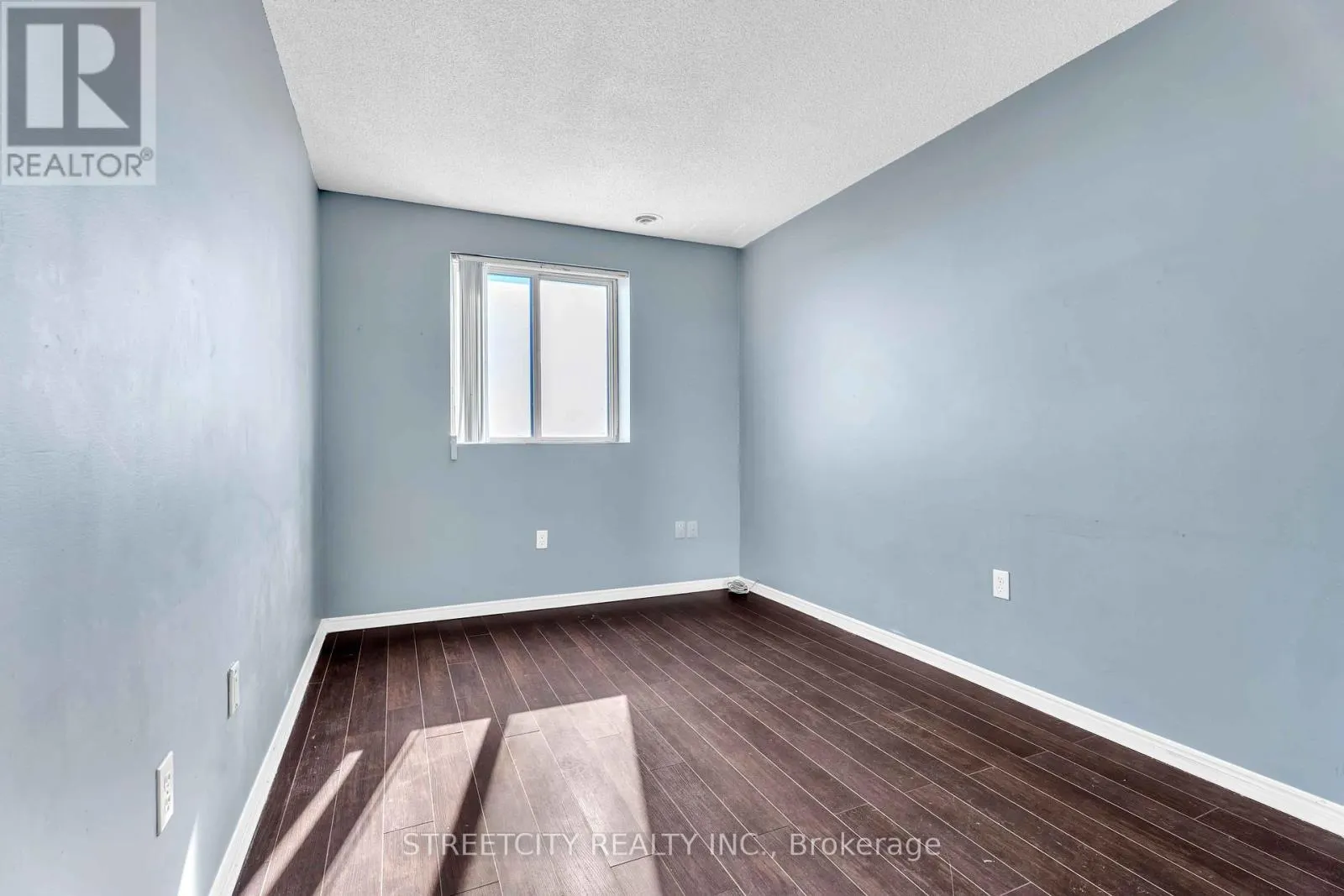 710 - 30 CHAPMAN COURT, #710