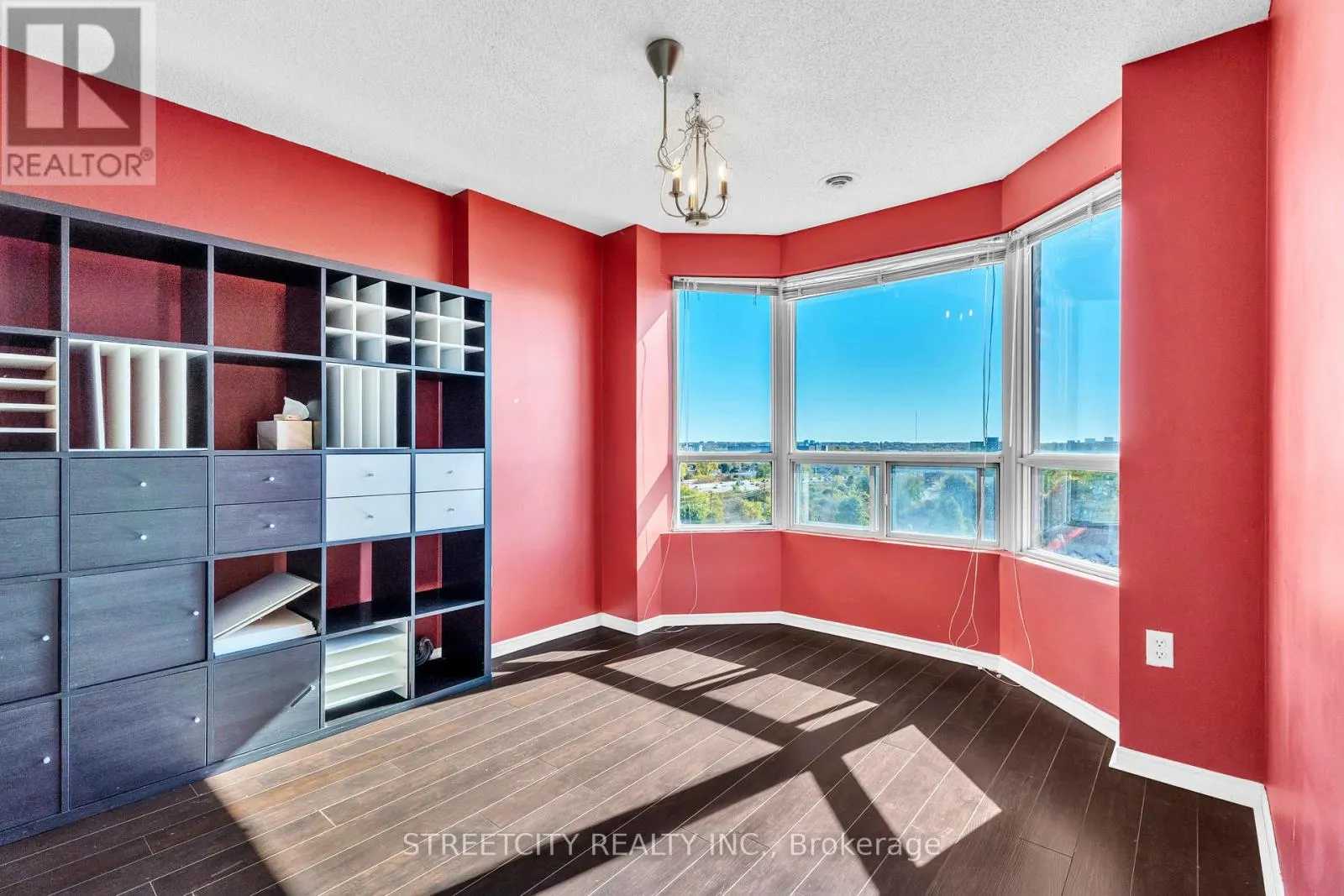 710 - 30 CHAPMAN COURT, #710