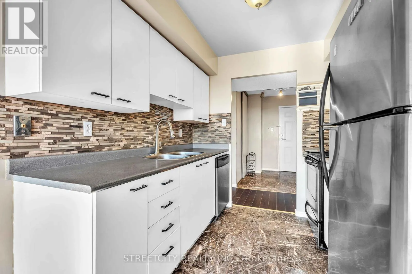 710 - 30 CHAPMAN COURT, #710