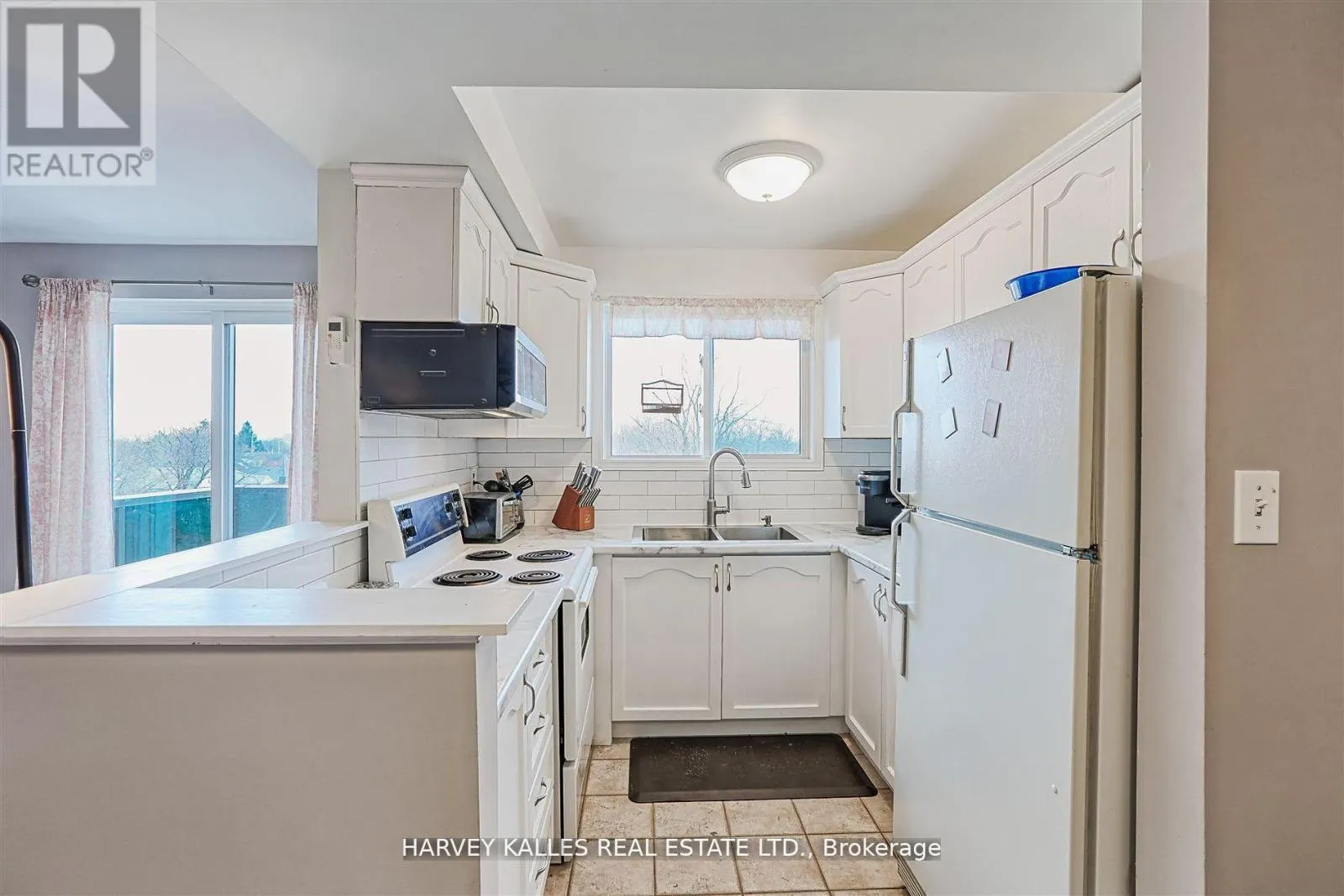 45 - 2373 KING STREET E