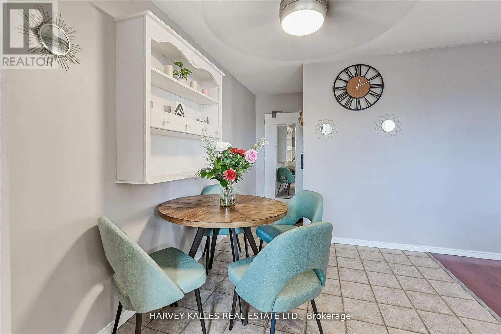 45 - 2373 KING STREET E