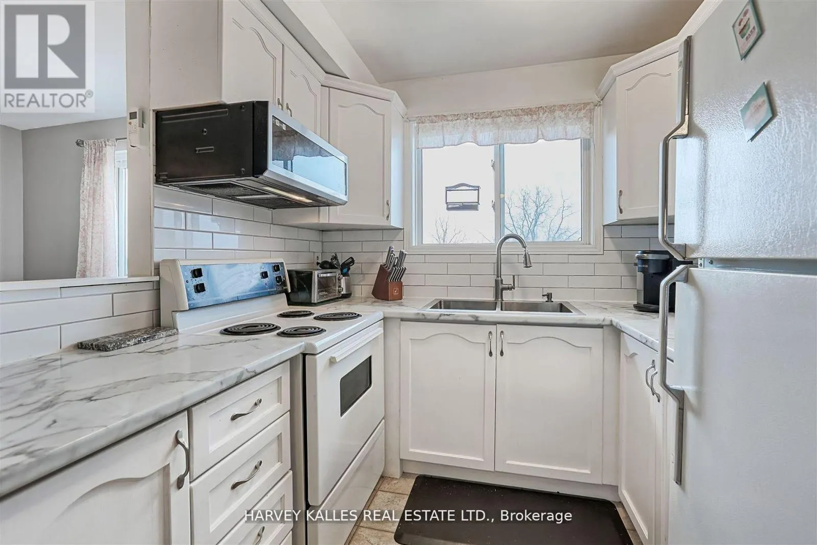 45 - 2373 KING STREET E