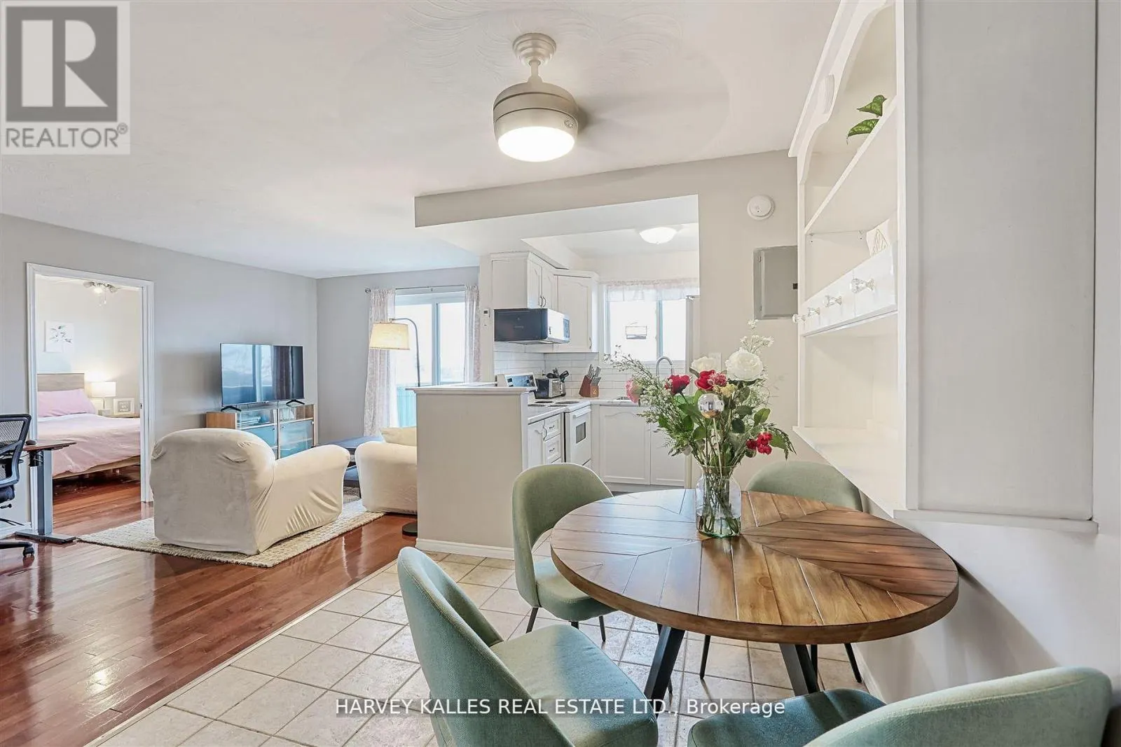 45 - 2373 KING STREET E