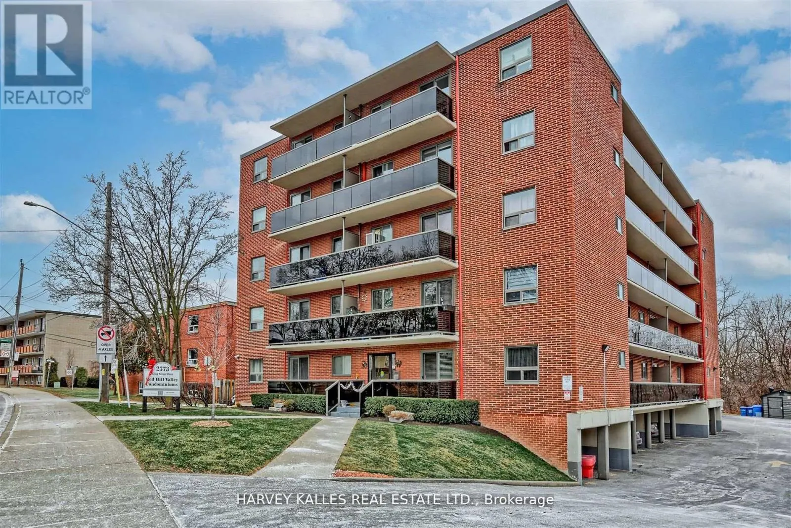 45 - 2373 KING STREET E