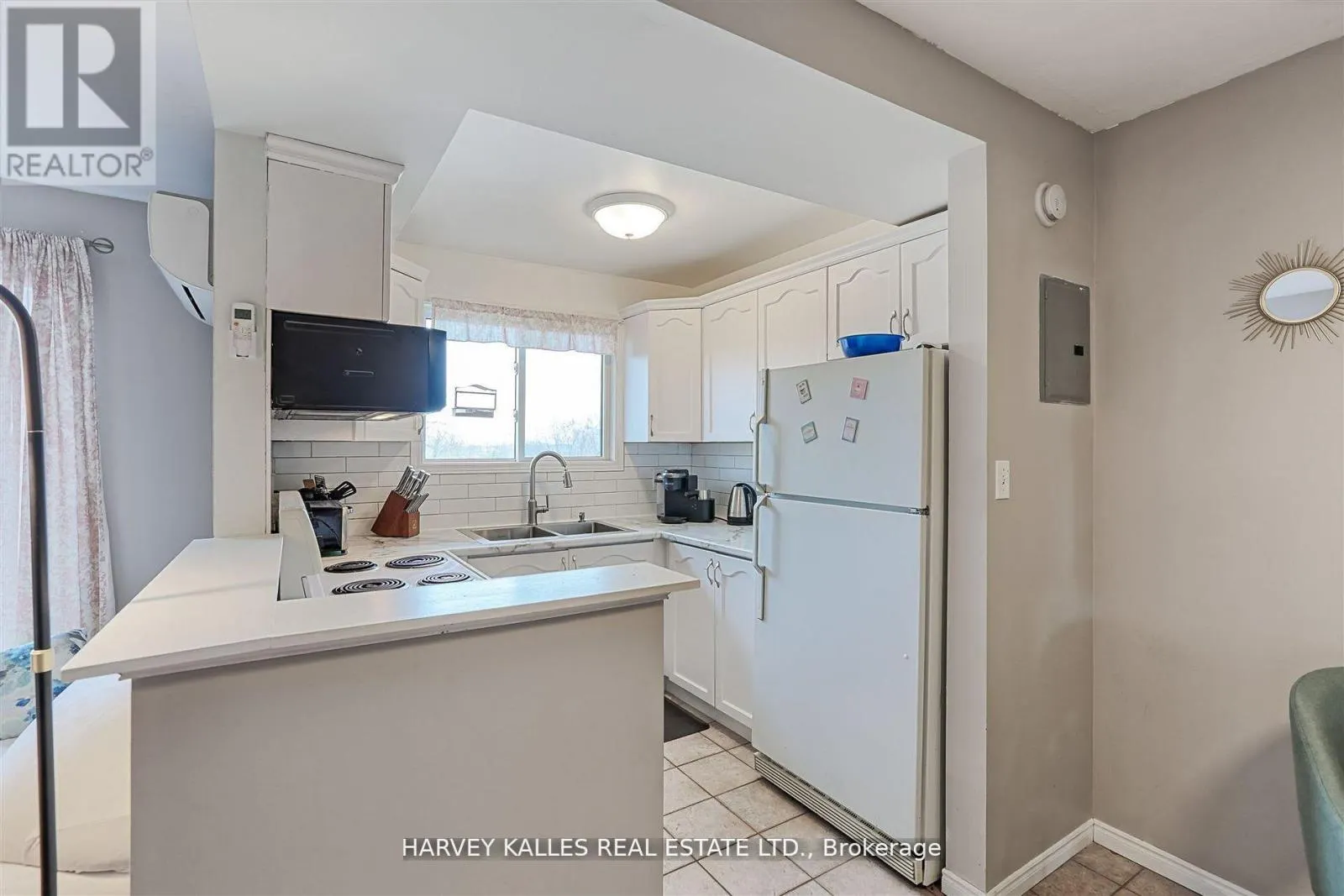 45 - 2373 KING STREET E