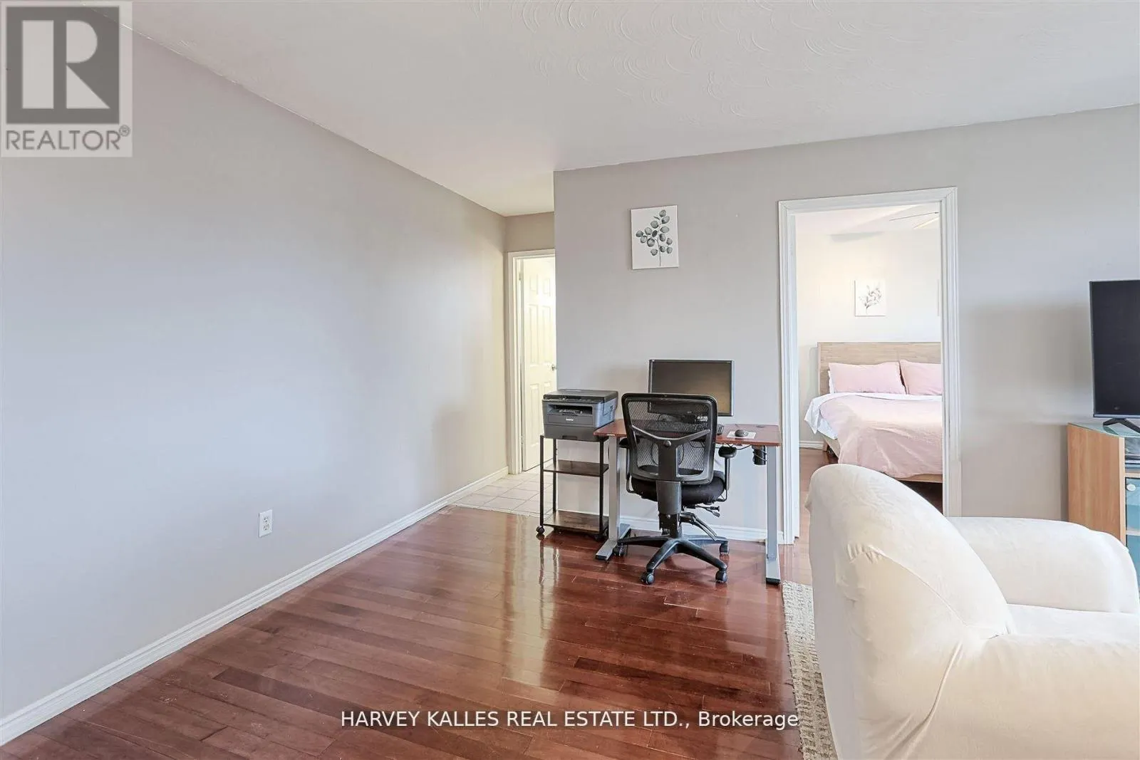 45 - 2373 KING STREET E