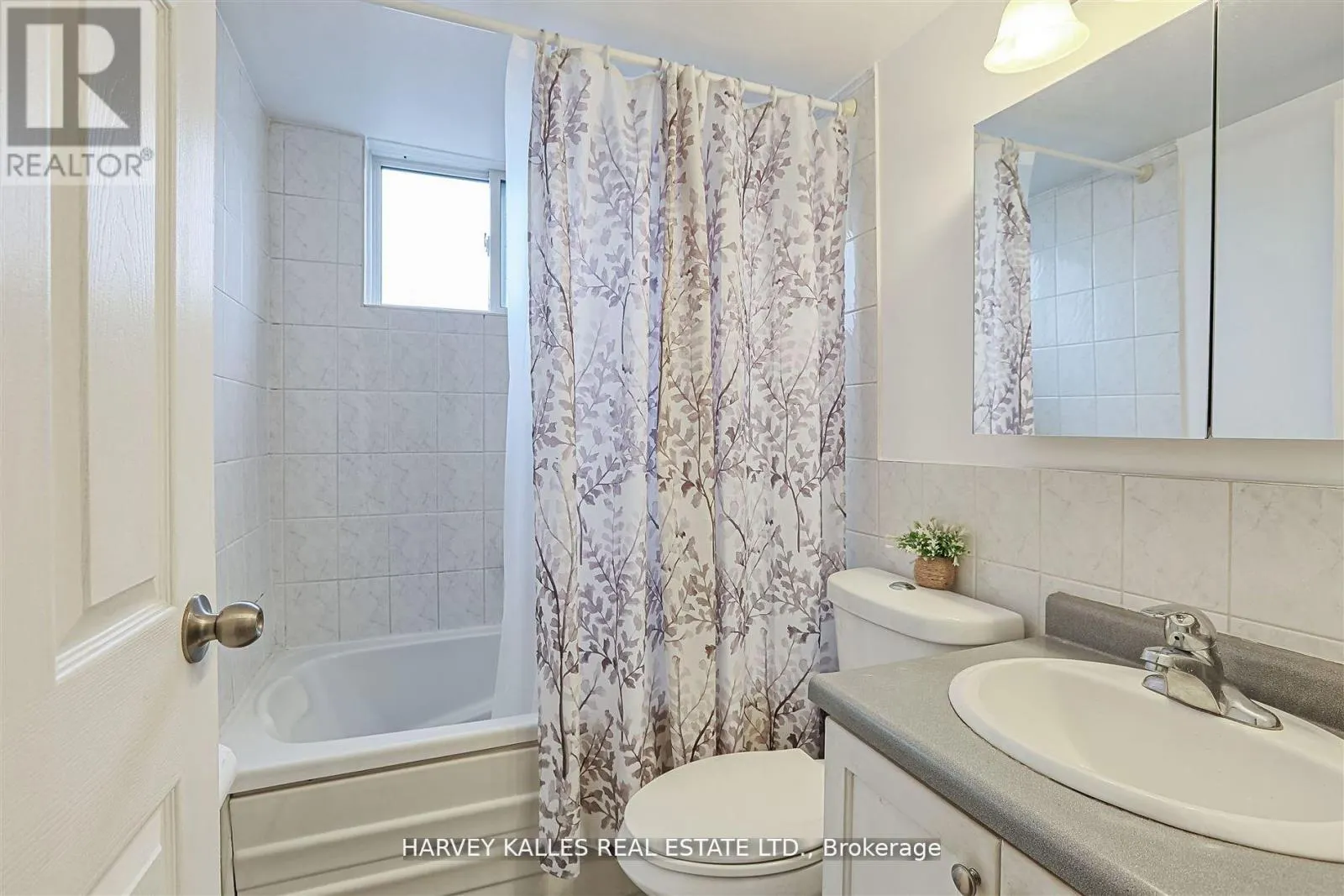 45 - 2373 KING STREET E