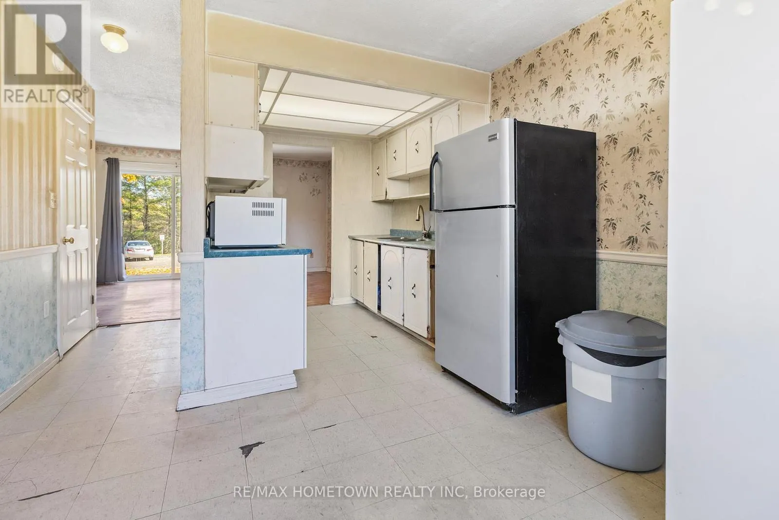 5 - 1293 VISTA DRIVE