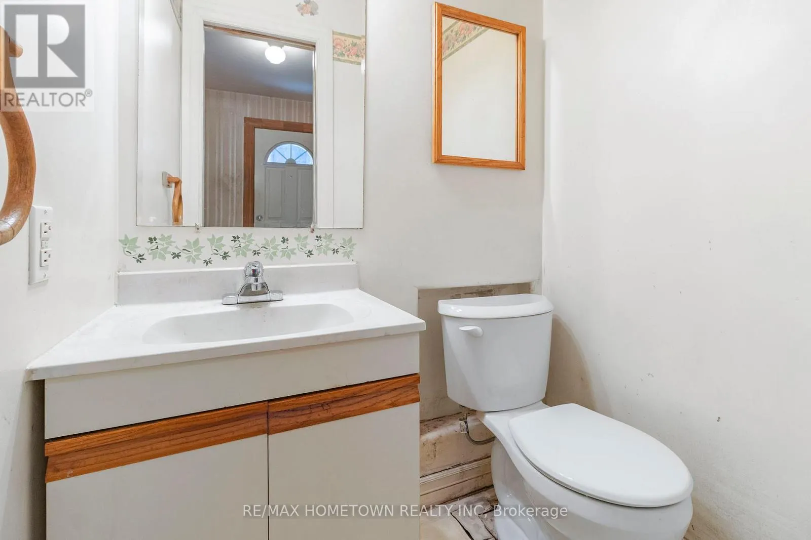 5 - 1293 VISTA DRIVE