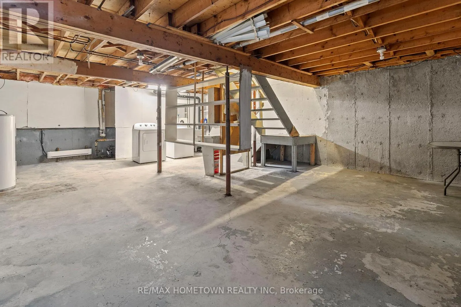 5 - 1293 VISTA DRIVE