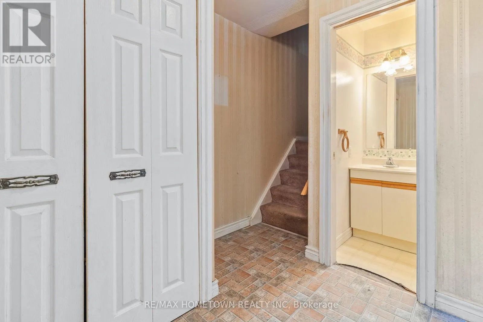 5 - 1293 VISTA DRIVE