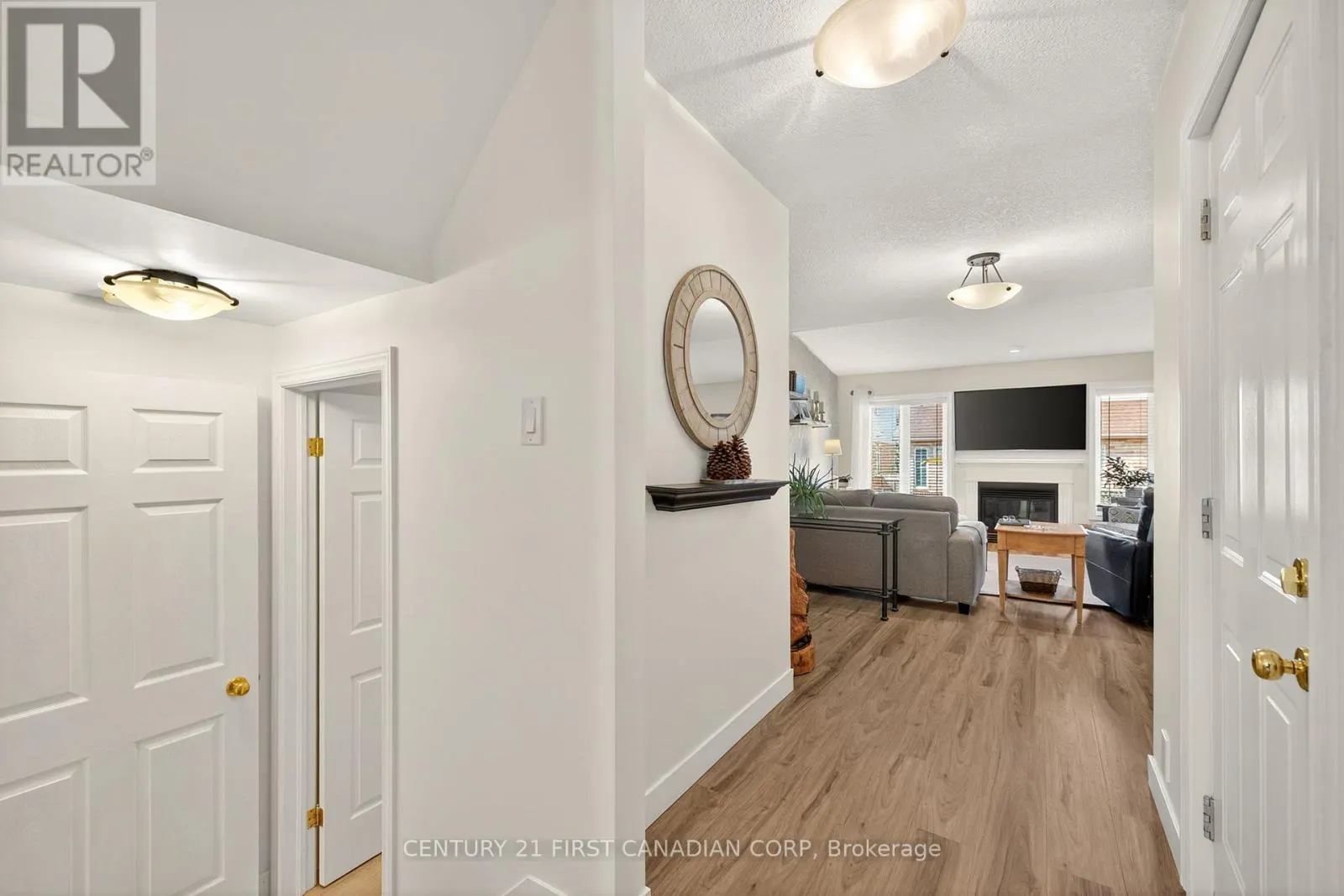 801 NORTH LEAKSDALE CIRCLE