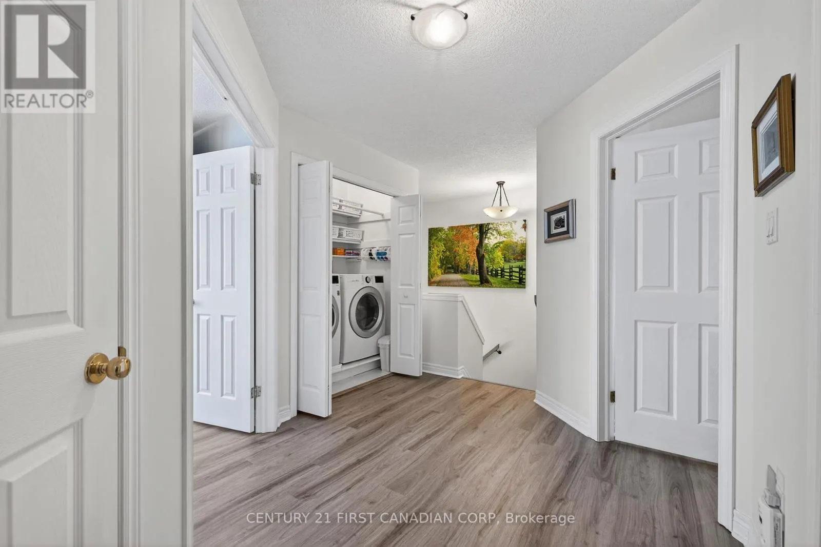 801 NORTH LEAKSDALE CIRCLE