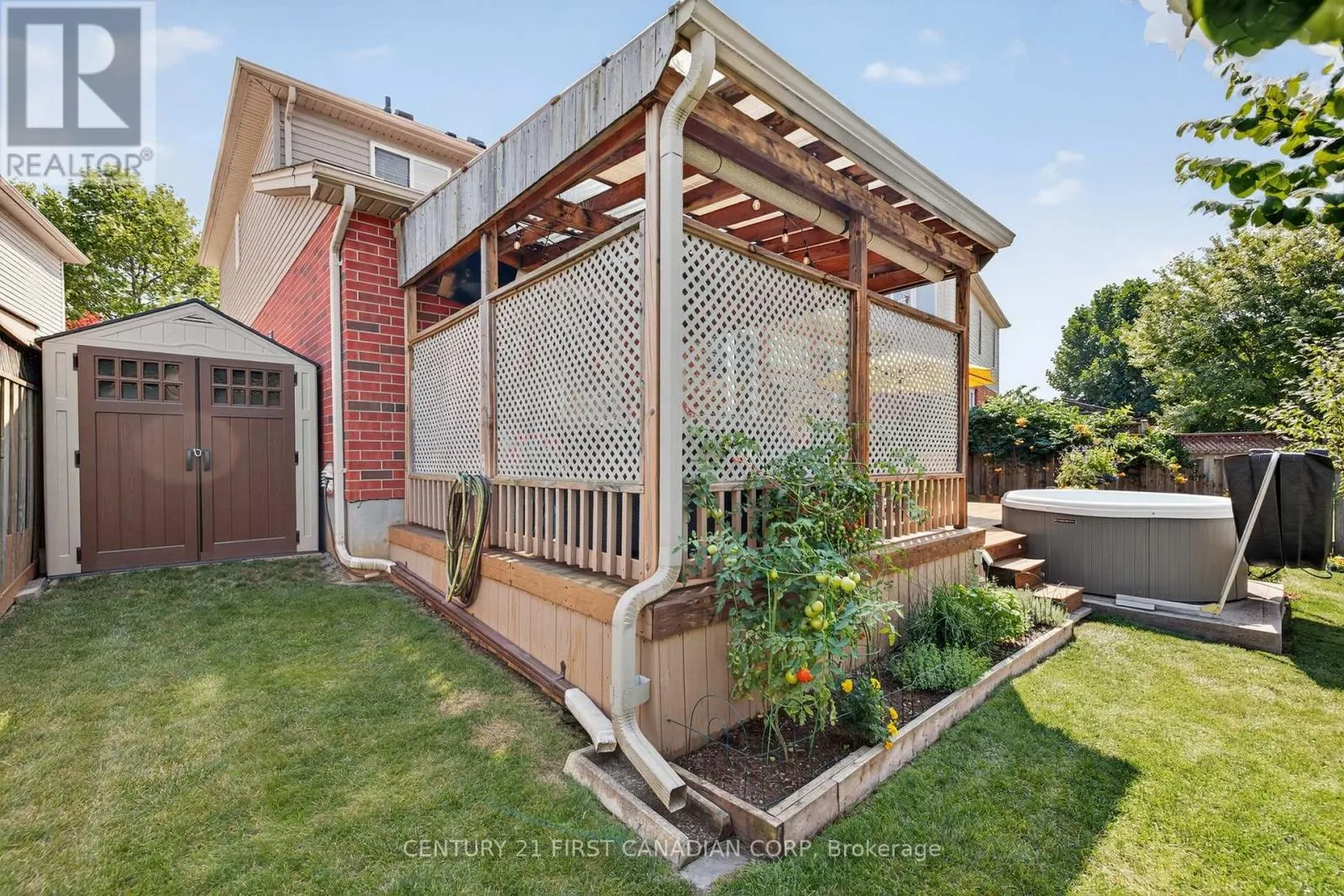 801 NORTH LEAKSDALE CIRCLE