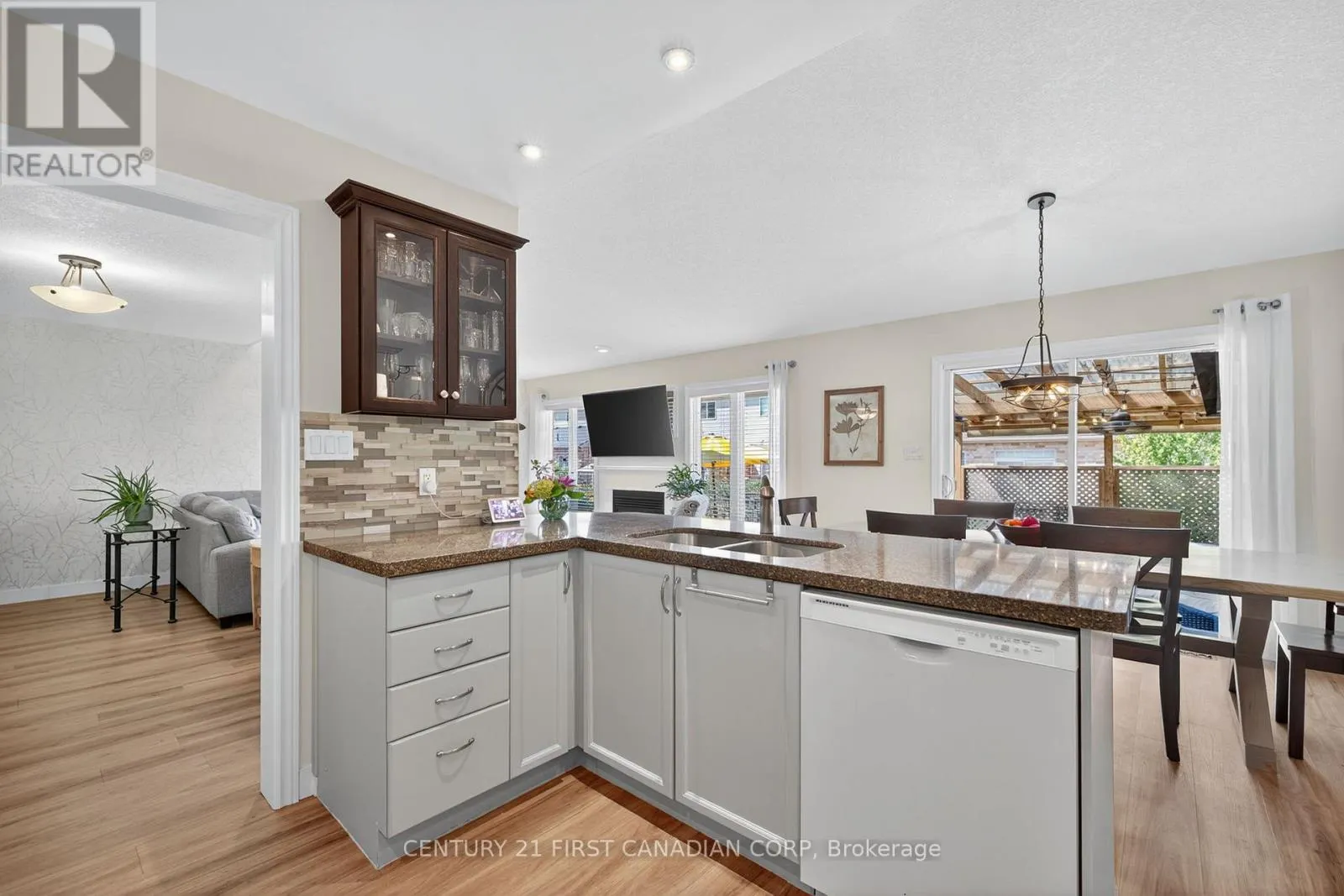 801 NORTH LEAKSDALE CIRCLE