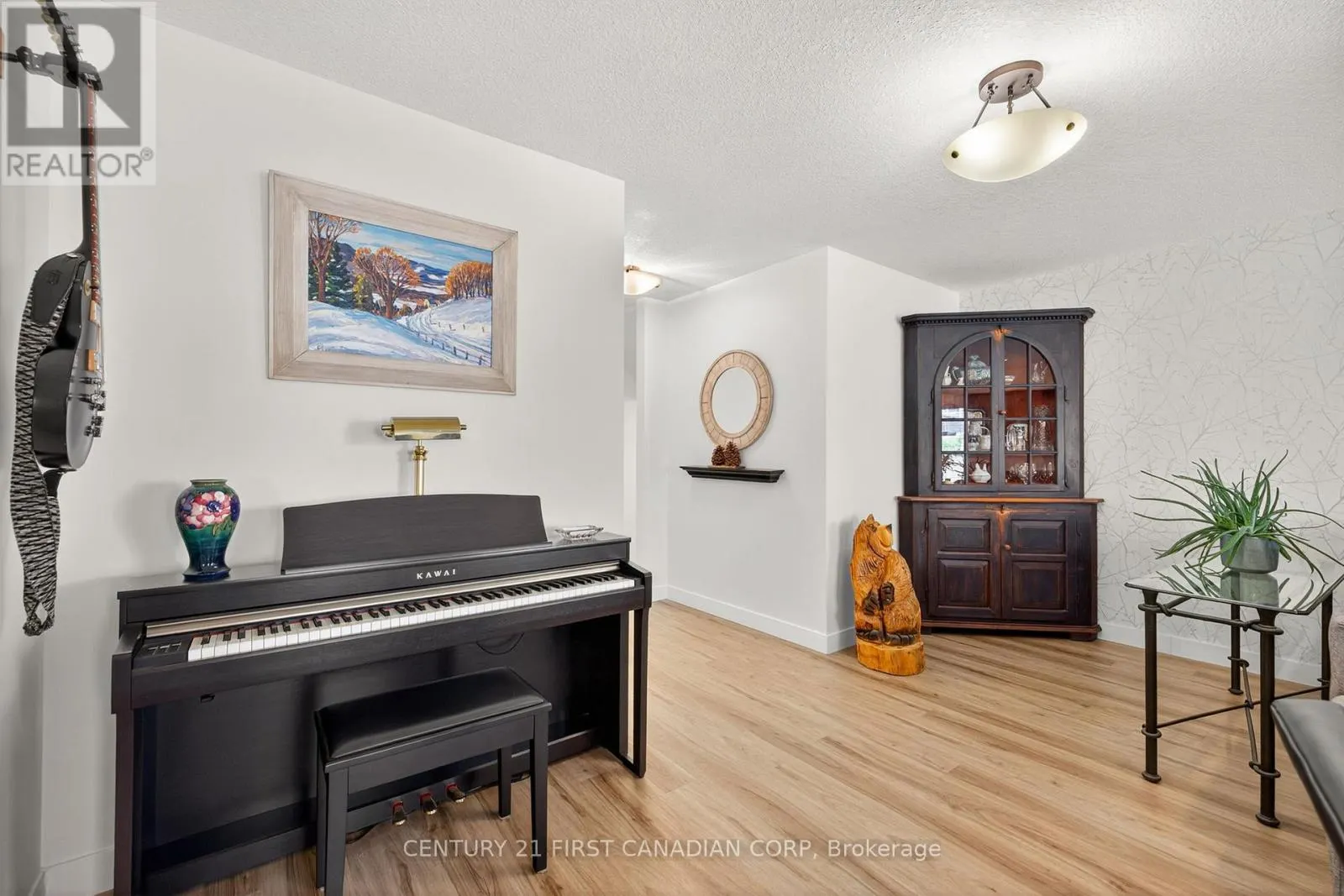 801 NORTH LEAKSDALE CIRCLE