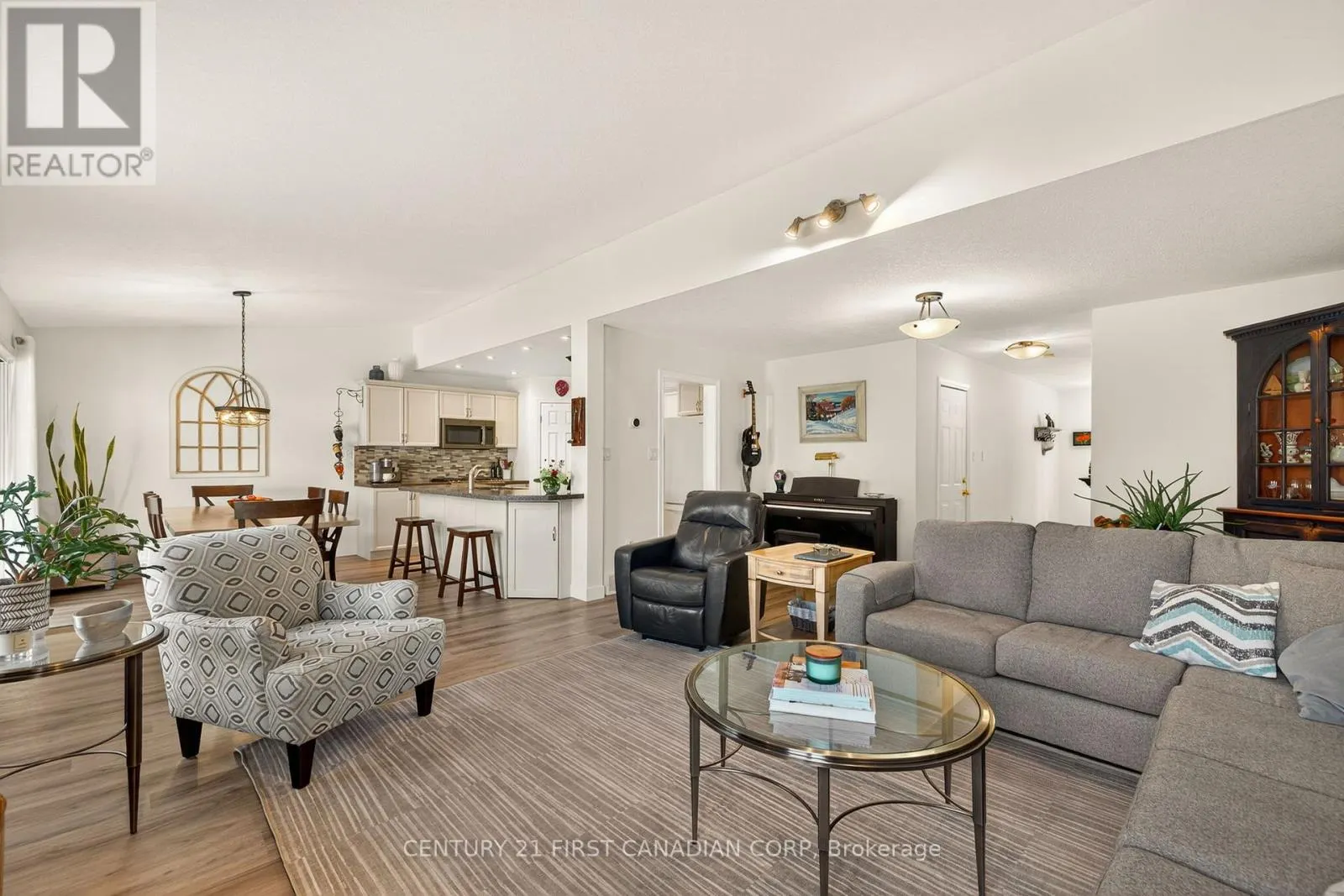 801 NORTH LEAKSDALE CIRCLE