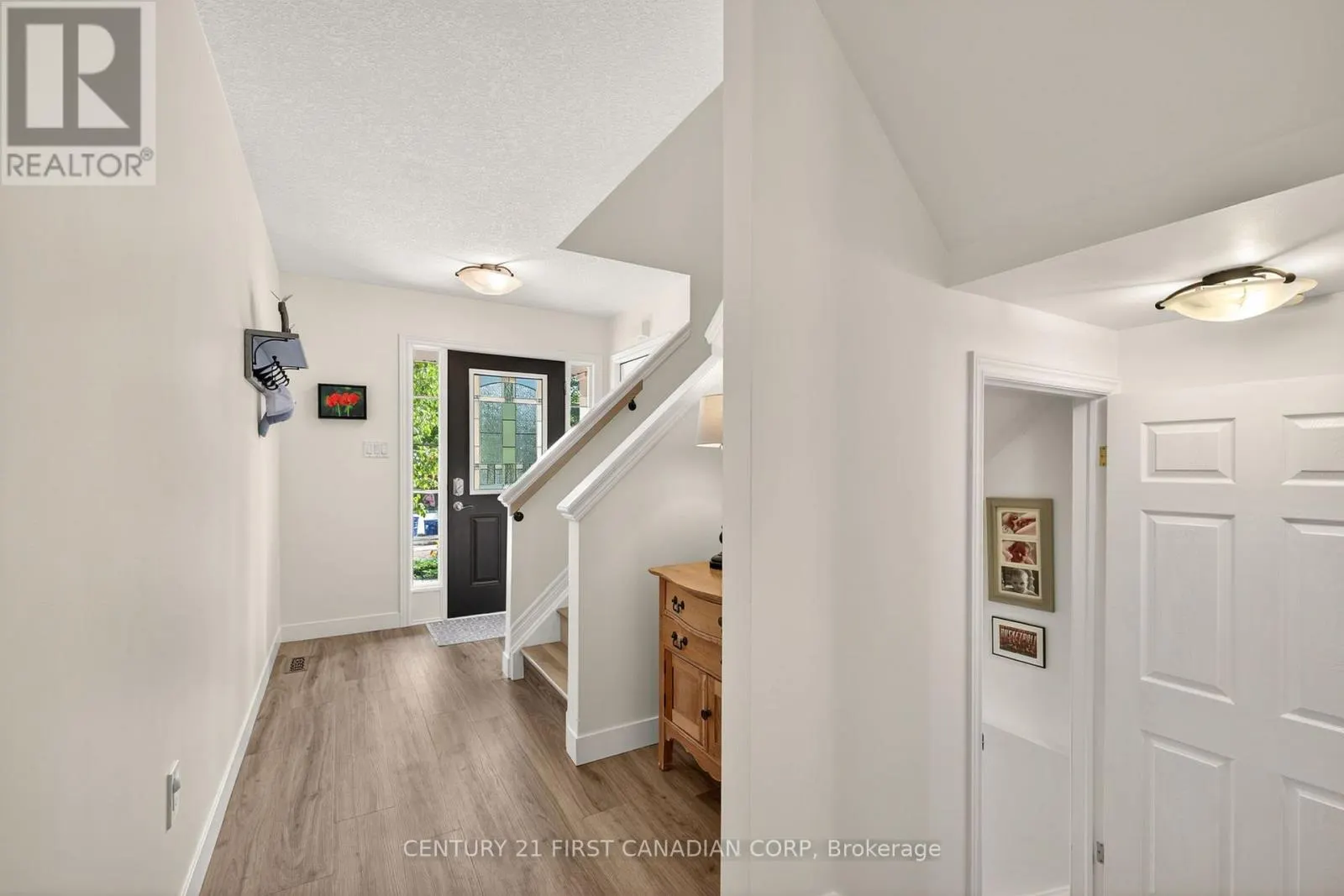 801 NORTH LEAKSDALE CIRCLE