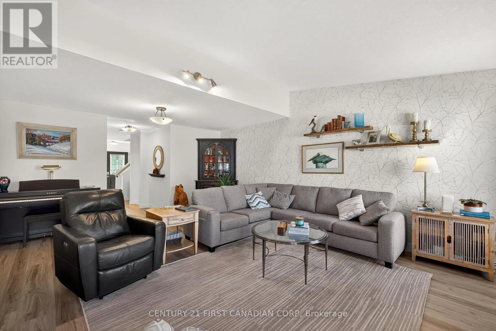 801 NORTH LEAKSDALE CIRCLE