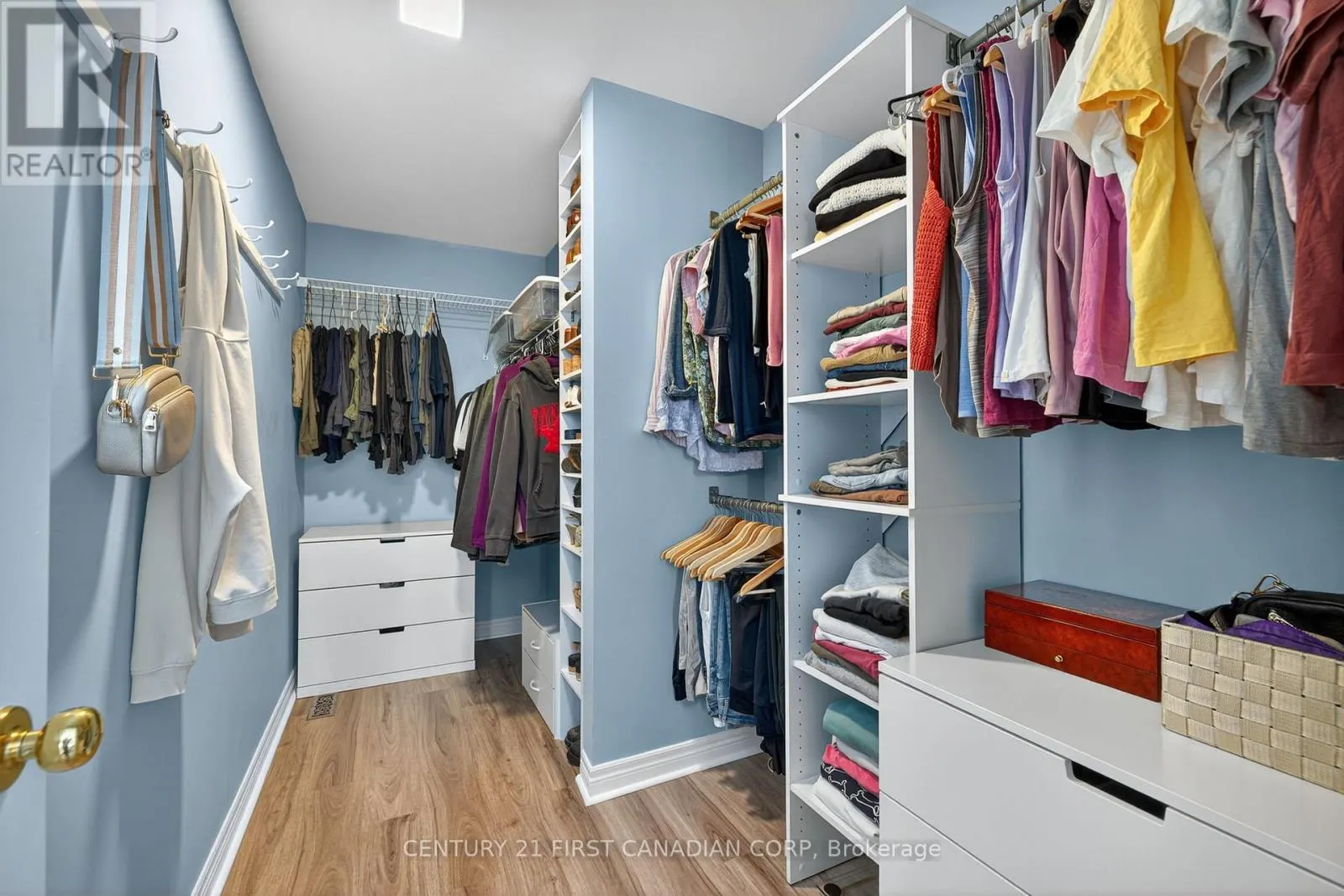 801 NORTH LEAKSDALE CIRCLE