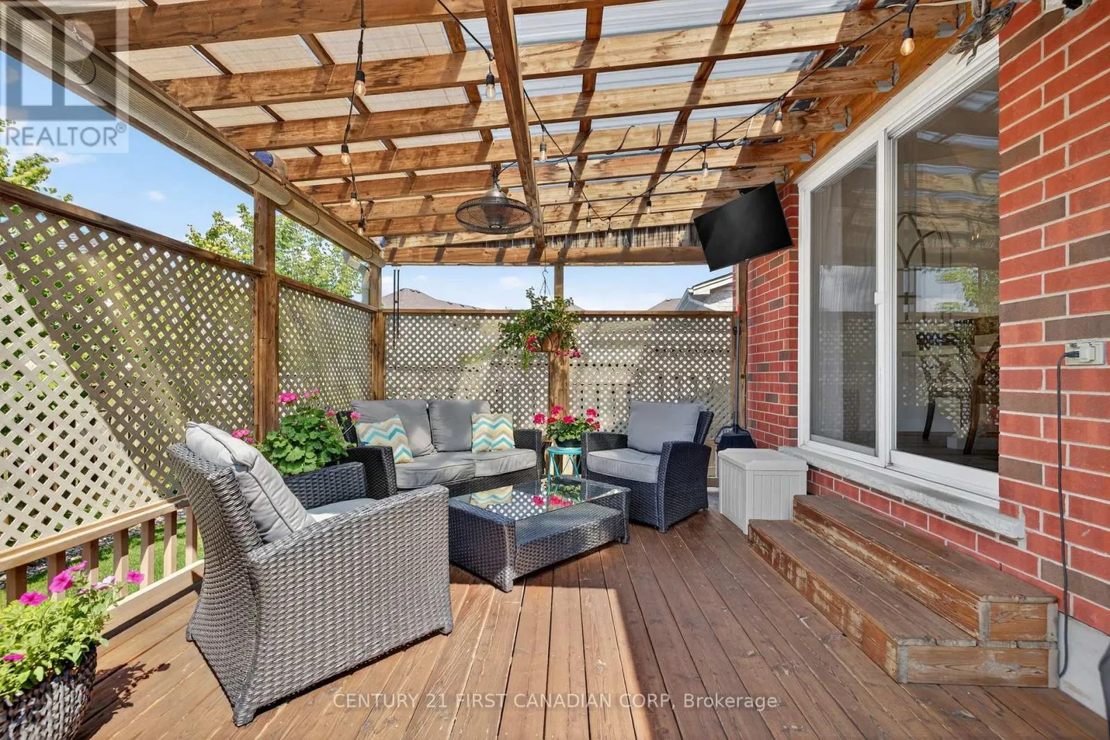 801 NORTH LEAKSDALE CIRCLE