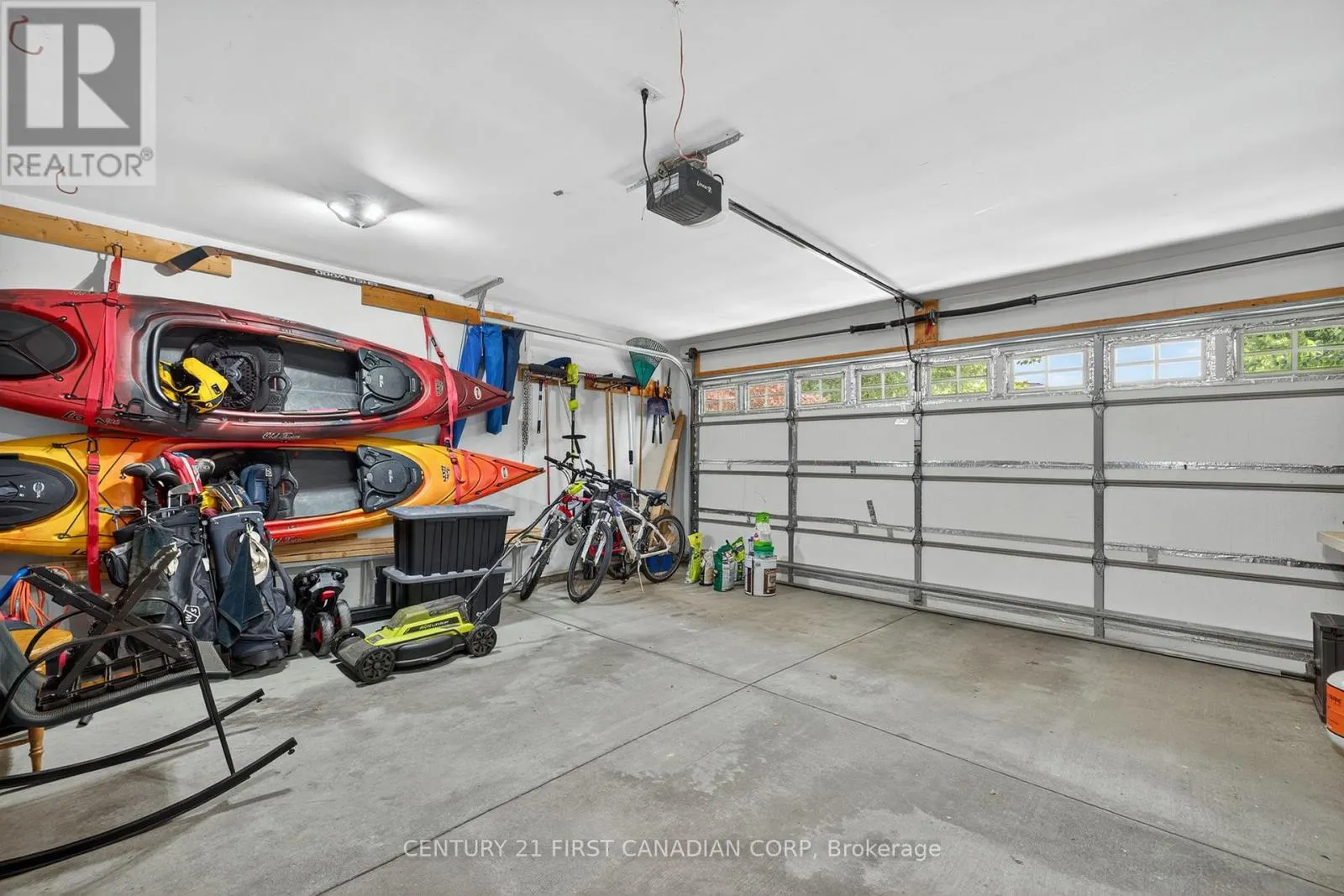 801 NORTH LEAKSDALE CIRCLE