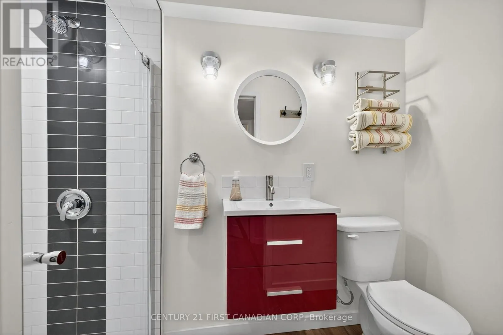 801 NORTH LEAKSDALE CIRCLE