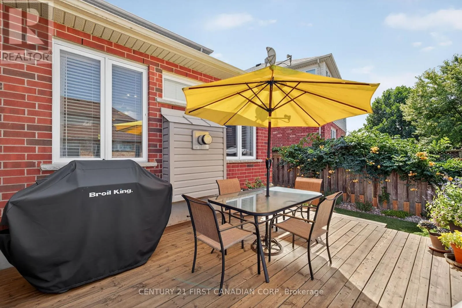 801 NORTH LEAKSDALE CIRCLE