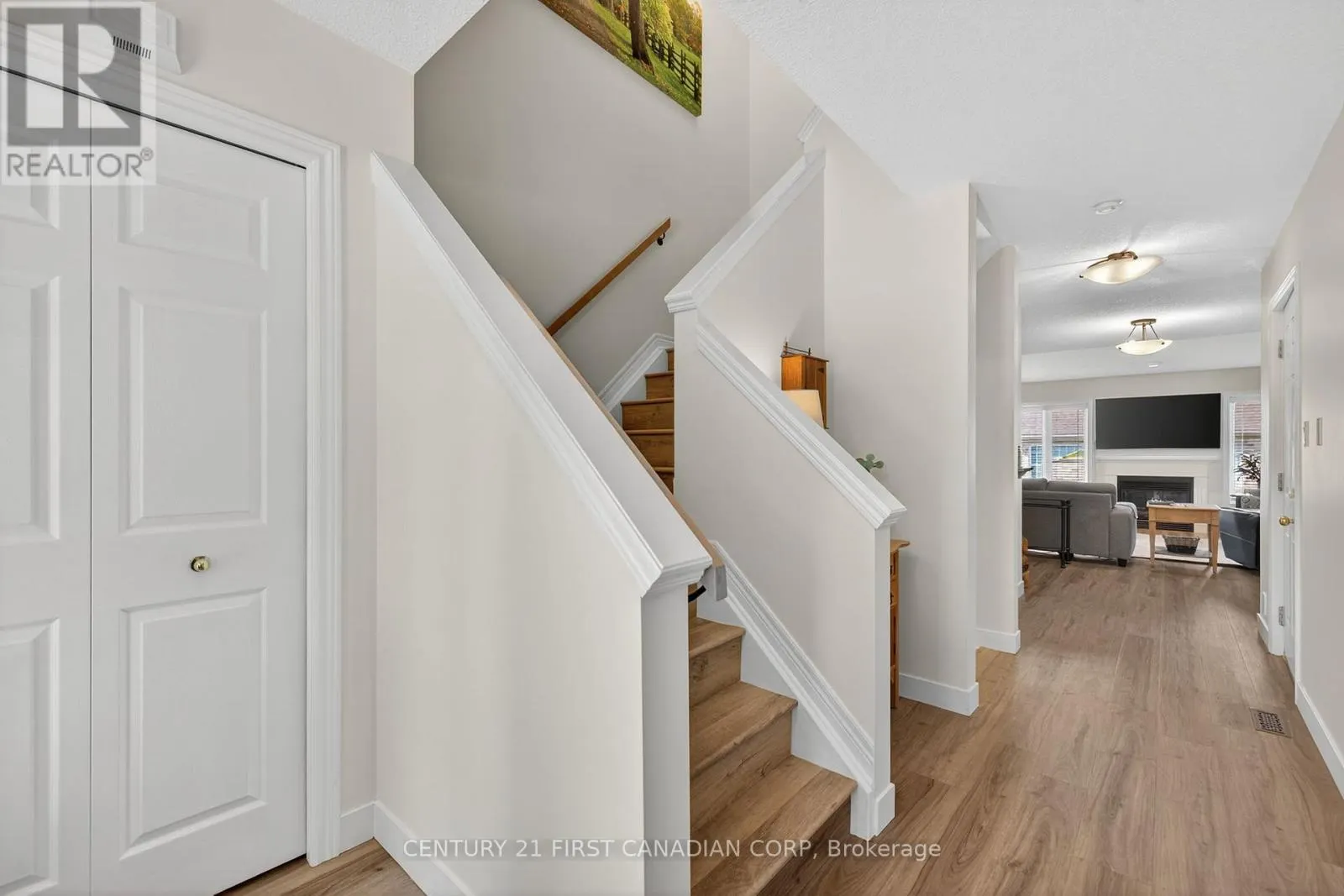 801 NORTH LEAKSDALE CIRCLE