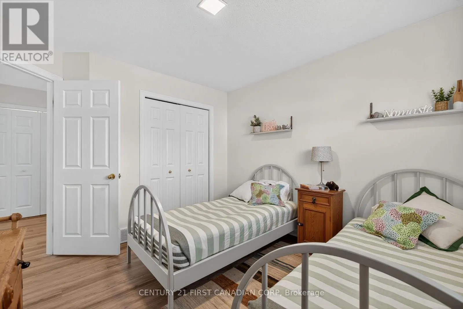 801 NORTH LEAKSDALE CIRCLE