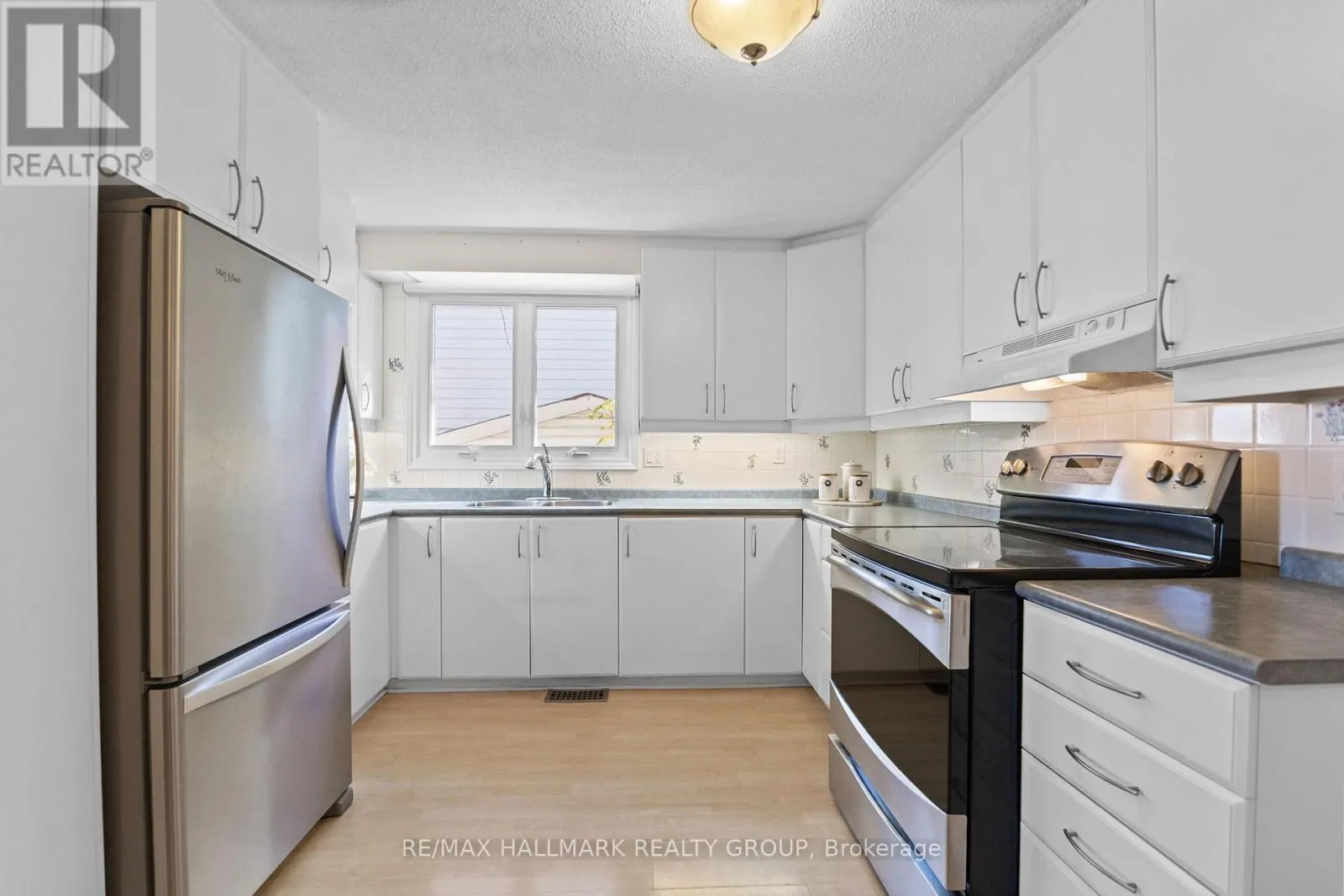 2026 GATINEAU VIEW CRESCENT