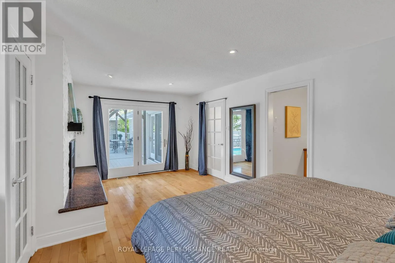 1369 FONTENAY CRESCENT