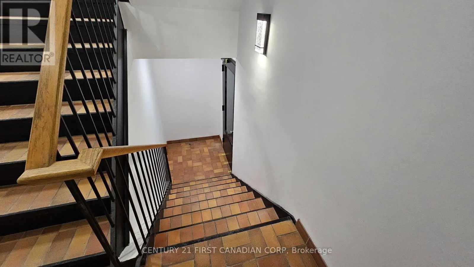 394 WHARNCLIFFE ROAD S