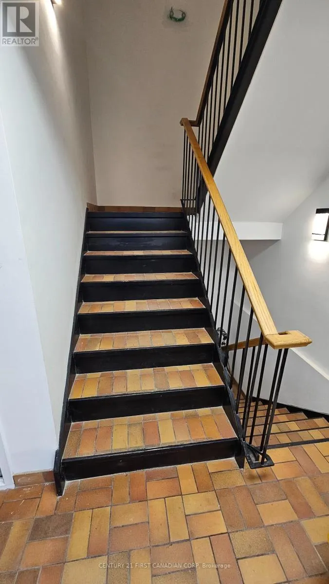 394 WHARNCLIFFE ROAD S