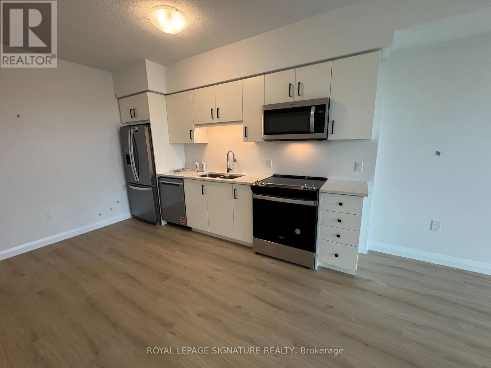 902 - 93 ARTHUR STREET SOUTH