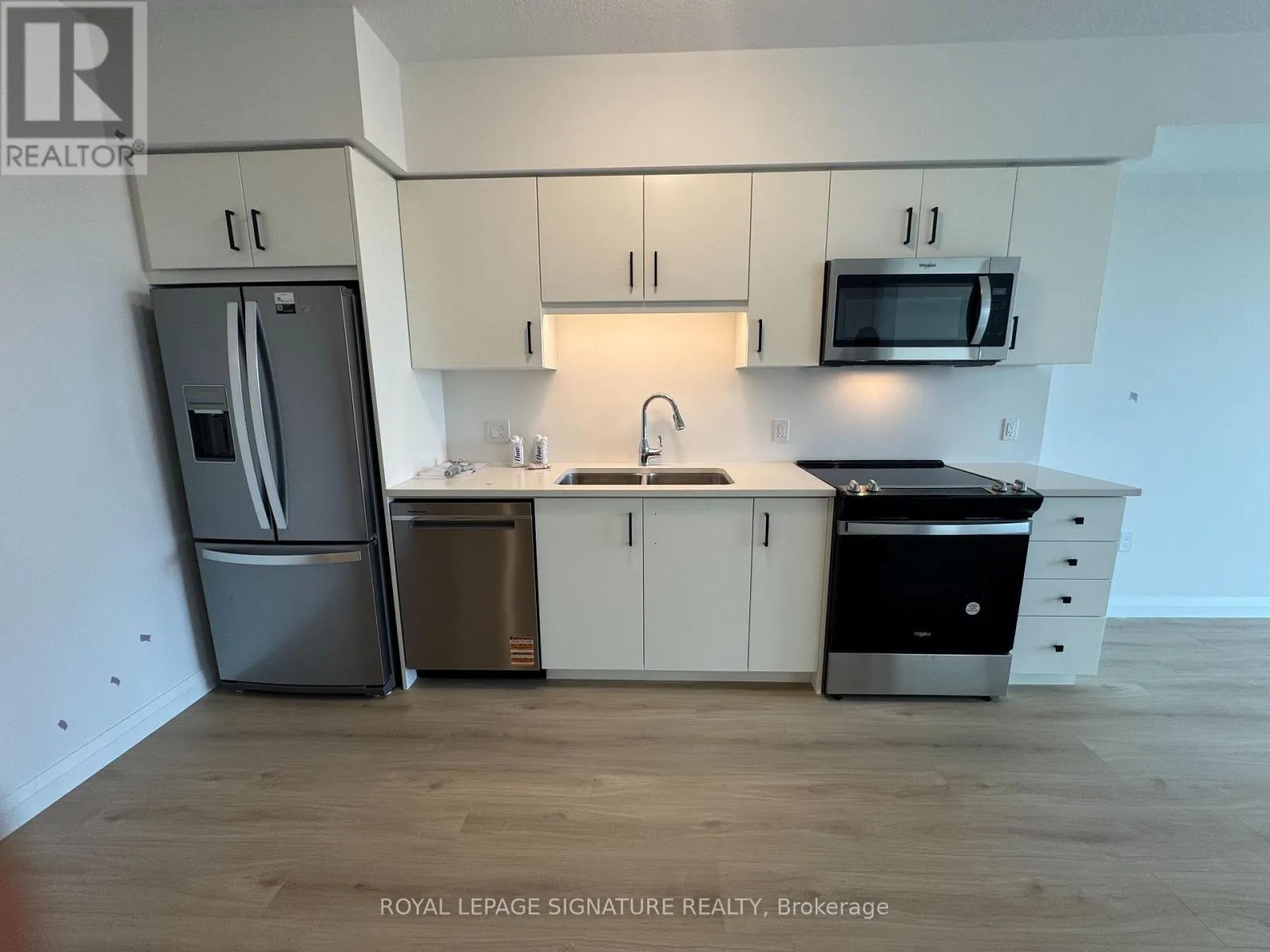 902 - 93 ARTHUR STREET SOUTH