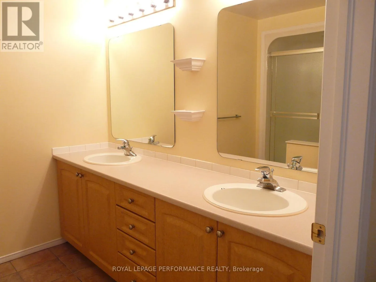 1172 FOXBOROUGH PRIVATE